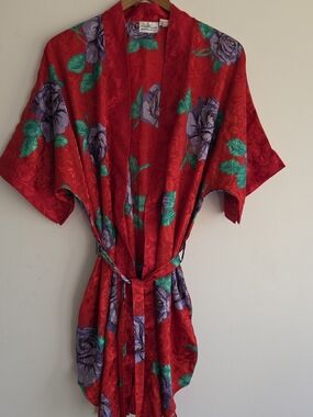 Kathryn Vintage Red Floral Satin Robe Belt Kimono Medium 90's Silky Short Wrap
